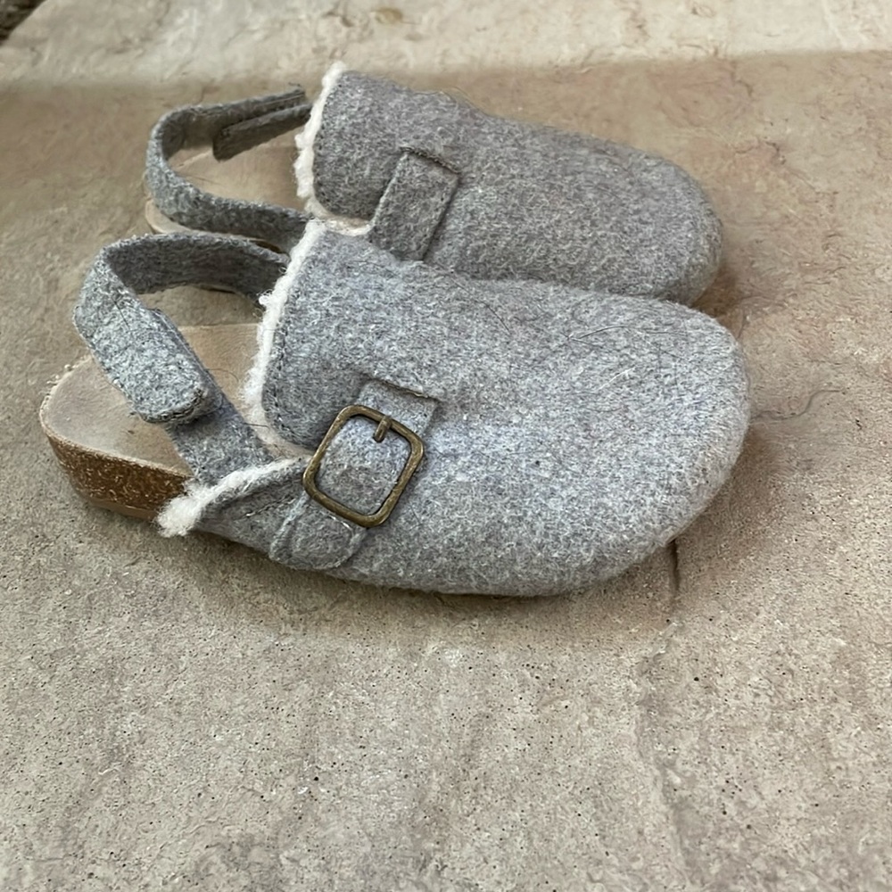 Old Navy Slip On Clogs Toddler Size 8